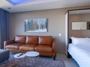 CENTURY CLUB - Luxury Apartment Hotels