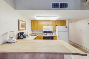 Summit House East 112