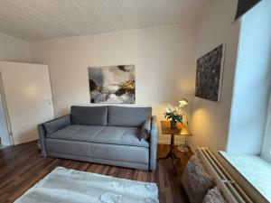 Ideal auch als Ersatzwohnung bei Schäden zuhaus, im Herzen City Kiel 1 Zi Whg pure Gemütlichkeit, eigener Parkplatz, große Wohnküche, 10 m Fußweg zur Universität zu Kiel, 5 min zur Uniklinik, Ostsee, City, Seebäder