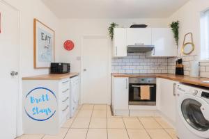 Contractor Base Avonmouth 4 Bed Van Parking Sleeps 7