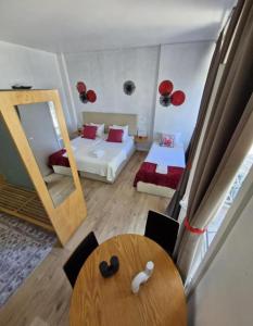 Gray Red Porto Apart