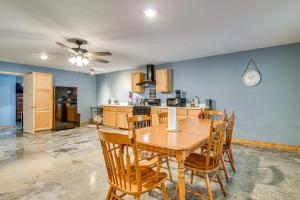 1 Mi to Greers Ferry Lake! Outdoor Adventure Base