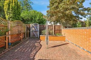 Timeless Townhouse Near The City Centre