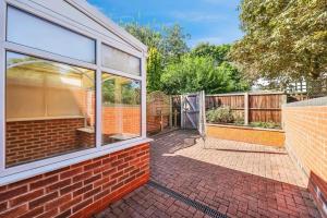 Timeless Townhouse Near The City Centre