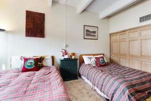 Summit House East 309