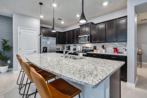 Luxury 5BR Home w Pool at Windsor Island