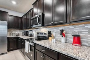 Luxury 5BR Home w Pool at Windsor Island