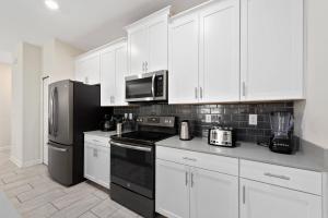 4BR Pool Home in Champions Gate Near Disney