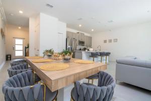 4BR Pool Home at Storey Lake Near Disney