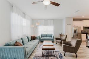 Storey Lake 5BR Family Home w Private Pool