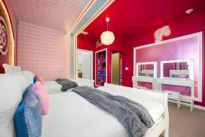 Luxury 12BR Home w Pool Game Room