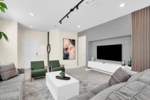 Luxury 5BR Home w Pool at Windsor Island