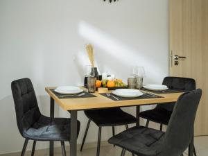 Nexus Noir Apartment Carol