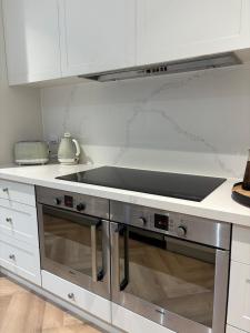 Luxury 1-Bedroom Retreat on 10 Acres, near beaches