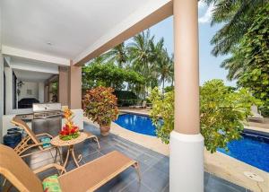 El Destino 1b - Beachfront Escape, Pool, Patio & More