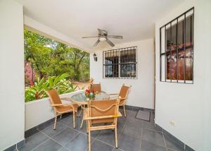 El Destino 1b - Beachfront Escape, Pool, Patio & More