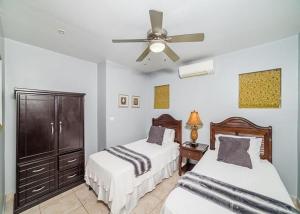 El Destino 1b - Beachfront Escape, Pool, Patio & More