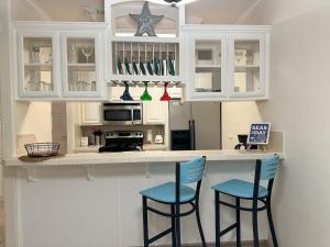 Family Friendly Condo w Pool in South Padre Island