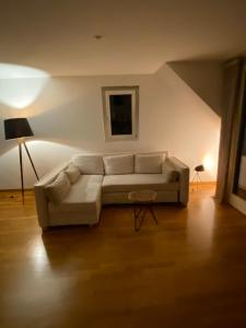 Stylish Room and private bathroom in lakefront apartment