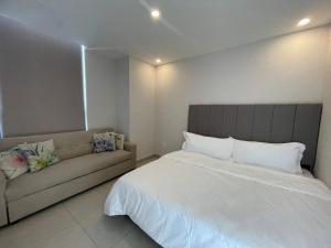 Beautiful apartment, BBQ, A.C, 5 min Arena, Gym