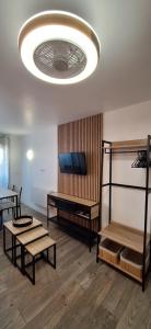 Studio rénové 200 m de la plage avec parking privé