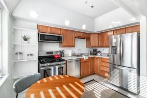 Riverfront Retreat - 2 Units - 3BR - Free Parking