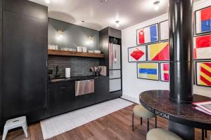 Riverfront Retreat - 2 Units - 3BR - Free Parking