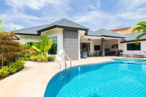 Villa Pattaya Hill, Free Electricity, minutes from Beach and Pattaya
