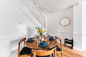 Cosy Sleeps 5 Bedford Stay Superfast WiFi