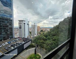 AHLoft cama Queen, City View, Usaquén Bogotá