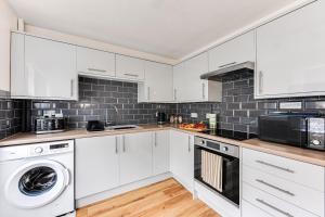 Cosy Sleeps 5 Bedford Stay Superfast WiFi