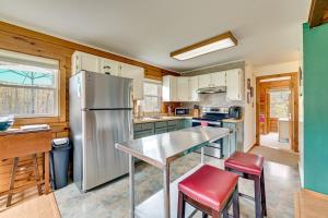 High Peak Heaven: Cozy Log Cabin on 1 Acre!