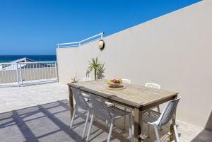 Castaways Penthouse Noosa, Beachfront Pool Tennis