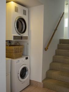 Castaways Penthouse Noosa, Beachfront Pool Tennis