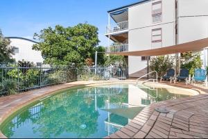 Castaways Penthouse Noosa, Beachfront Pool Tennis