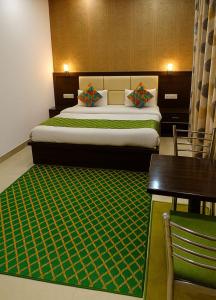 Hotel Dolphin Palace Family Rooms - Near Taj mahal - Affordable Stay -