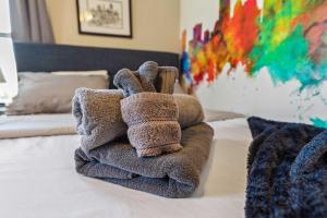 Stylish Lakewood Apartment - Free Parking & Wi-Fi