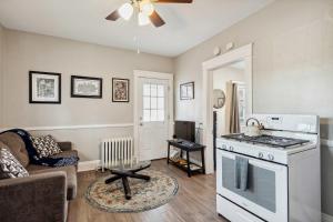 Stylish Lakewood Apartment - Free Parking & Wi-Fi