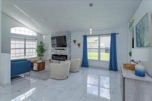 Lovely 4 Bed Oasis In the mix of everything