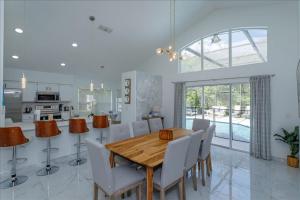 Lovely 4 Bed Oasis In the mix of everything