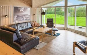 3 Bedroom Stunning Home In Hovborg