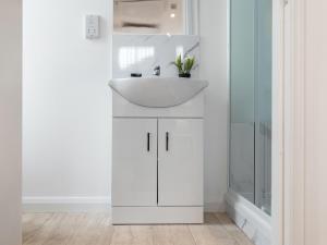 Hilltop Apartment 8 - Uk50600