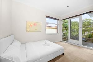 Stylish 4BR Home in the Centro of Glen Waverley