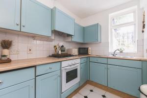 Chic Kensington Flat, Parking & Garden, 4 Mins To Station!