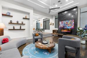 Stylish Luxe Stay by Memorial Park, Near Downtown