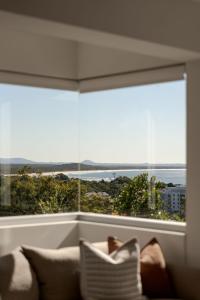 Noosas Best View, Nature Setting, Stroll to Beach