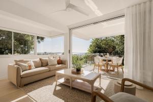 Noosas Best View, Nature Setting, Stroll to Beach