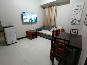 Condo Unit walking distance to Manila Airport (NAIA Terminal 3)
