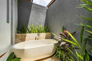 Emery Gorgeous 6 BR Private Pool Villa ZN293