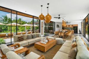 Emery Gorgeous 6 BR Private Pool Villa ZN293